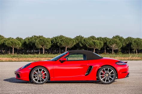 2017 Porsche 718 Boxster Fully Revealed with Turbo Flat-Four Engines