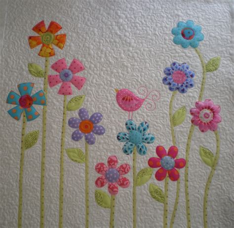 Flower Garden Pillow Tutorial .... | Flower quilts, Applique quilting, Flower applique patterns