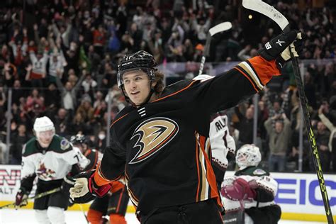 Zegras scores in OT, Ducks top Coyotes for 3rd straight win | AP News