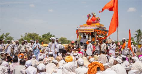 Pandharpur Wari Pilgrimage: Of Saints, Sandals and Salvation | Sahapedia