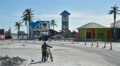 Hurricane Ian slammed into Fort Myers Beach one month ago. This is what ...