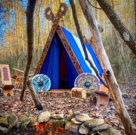 Who wants to stay in this Viking inspired tent? ⚔️⛺ 📷 klanrund | Viking tent, Viking decor ...