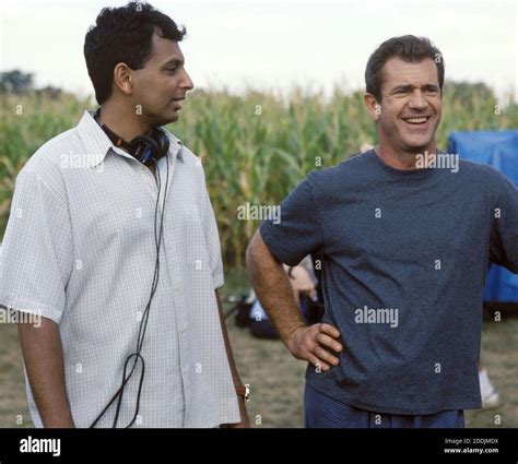 Mel gibson signs 2002 hi-res stock photography and images - Alamy