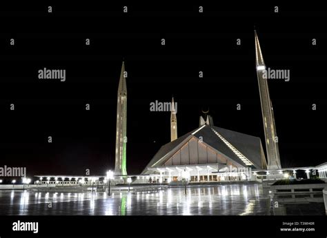 Shah Faisal Mosque at night in Islamabad Pakistan Stock Photo - Alamy