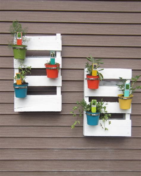 Upcycled Pallet Herb Garden | DIYIdeaCenter.com