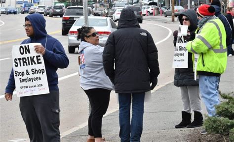 Negotiations resume on third day of grocery workers’ strike – Boston Herald