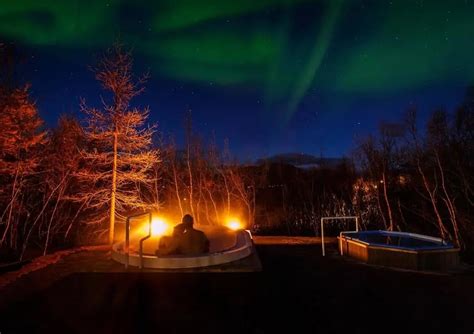 THE BEST NORTHERN LIGHTS HOTELS IN ICELAND | Northern lights hotel, Northern lights, See the ...