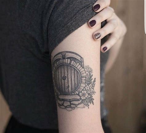 The Hobbit House tattoo - Gabby Hochmuth | Lotr tattoo, Tattoos ...