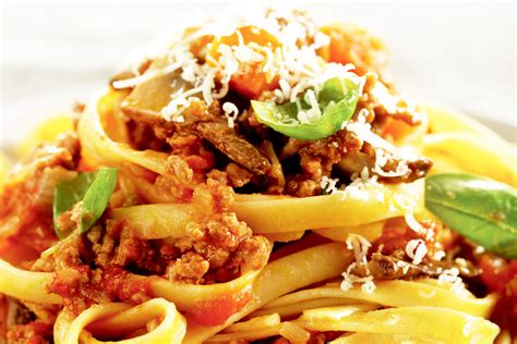 FETTUCCINE BOLOGNESE Recipe