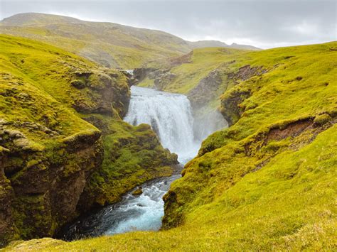 The Unbelievable Skogafoss Waterfall Hike (up the Beautiful ...