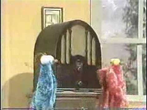 Classic Sesame Street - Yip Yip aliens discover a radio - YouTube