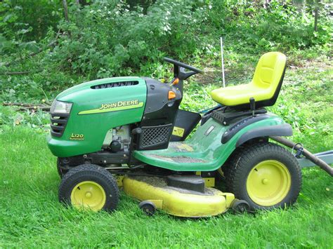 File:John Deere lawn mower.JPG - Wikimedia Commons