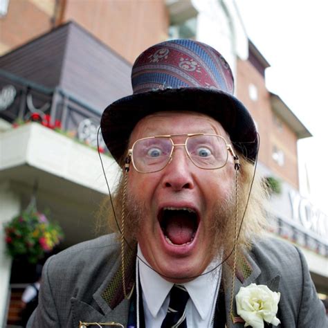 Flamboyant British horse racing pundit John McCririck dies aged 79 ...