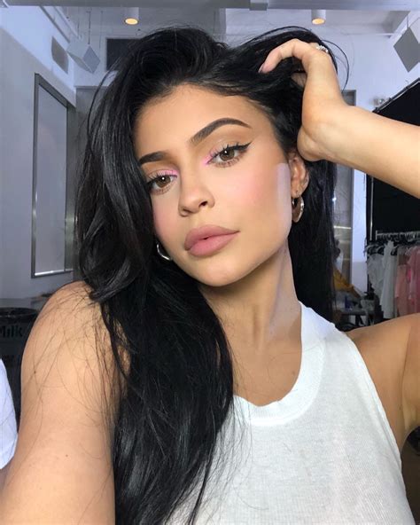 Kylie Jenner biografia: età, altezza, peso, figli, marito, Instagram e vita privata - Spettegolando