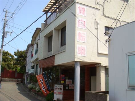 File:Cafe L Ambre, Izu Oshima, Tokyo, Japan.JPG - Wikitravel Shared