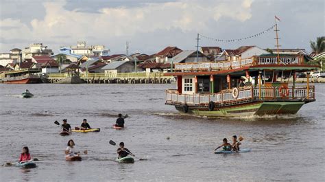 Menghabiskan Libur Tahun Baru dengan Berwisata di Sungai Kapuas