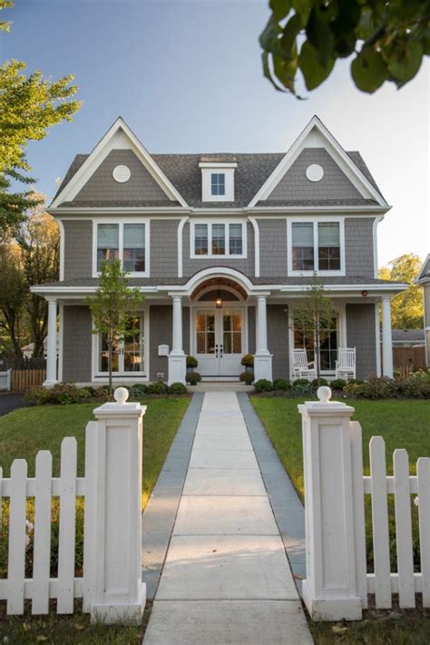 17 Gorgeous Traditional Home Exterior Designs You Will Find Inspiration In