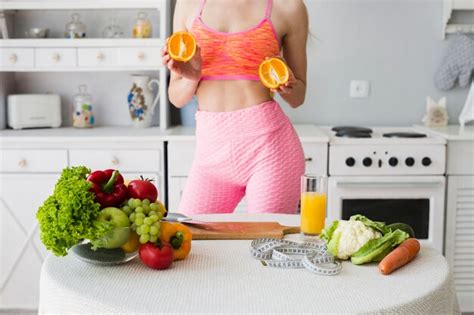 Free Photo | Diet concept with sporty woman in kitchen