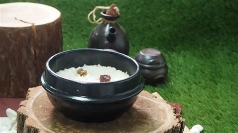 Korean food - Nutritious Hot Stone Pot Rice - YouTube