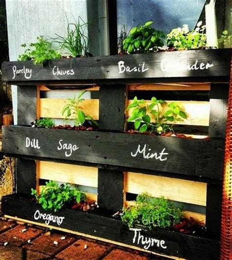 Space saving and practical ideas for a lovely pallet herb garden