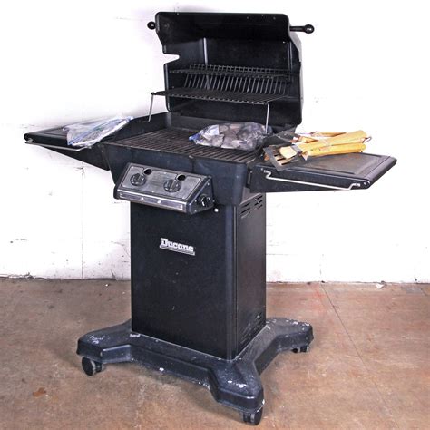 Ducane Gas Grill With Accessories | EBTH