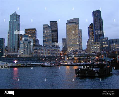 Seattle Washington skyline on a grey rainy day Stock Photo - Alamy