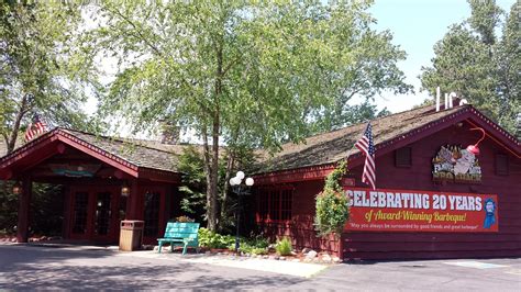 Dining at the Original Famous Dave’s, Hayward Wisc. - Midwest Wanderer