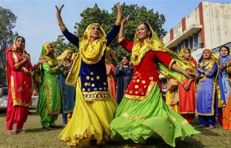 Traditional Dress of Punjab | Costumes of Men & Women