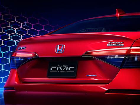 2025 Honda Civic Revealed in Hybrid Form with Cool New Wheels