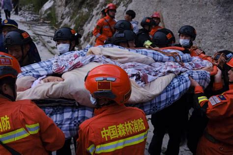 Strong Earthquake Shakes China’s Sichuan Province, Killing 65 - The New York Times