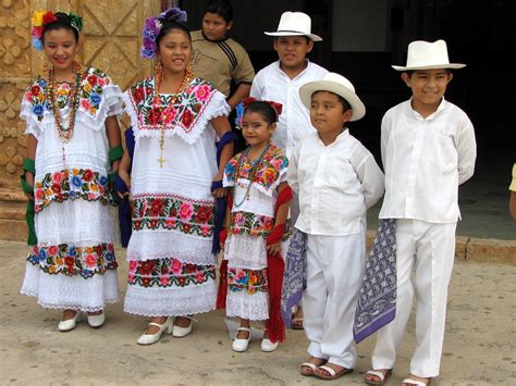 Guatemalan Clothing Los Coloridos Trajes Indã­Genas De Guatemala - historyofagustinathecat