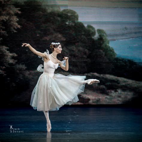 Anna Tikhomirova and Artem Ovcharenko in La Sylphide pdd