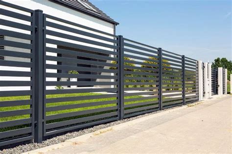 Modern Fence Ideas to Elevate Your Outdoor Style | Modern fence, Modern fence design, House ...