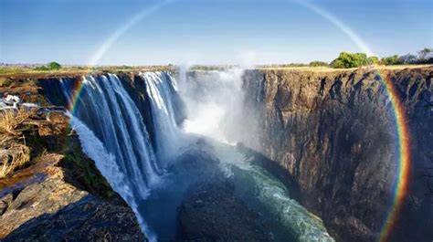 Victoria Falls: Amateur photographer takes stunning snap of an almost full-circle rainbow ...