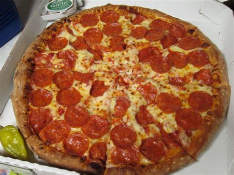 Review: Papa John's - Pepperoni Pizza