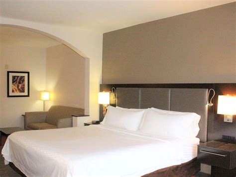 Affordable Hotel in Rockingham, NC | Holiday Inn Express & Suites Rockingham