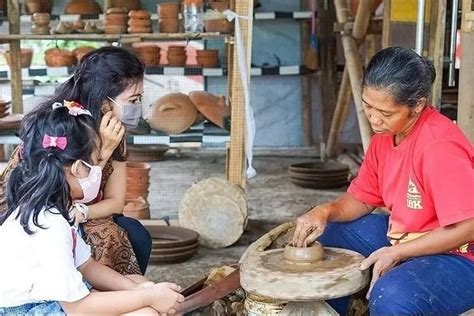 Liburan Sambil Belajar Bikin Gerabah di Desa Wisata Klipoh - Tangerang Raya