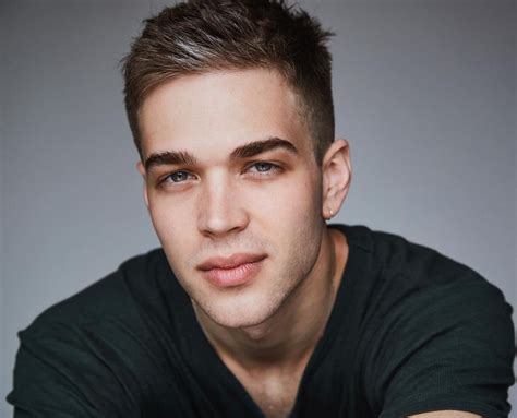 Jonathan Zeizel (Model) Wiki, Biography, Age, Girlfriends, Family, Facts, and Many More ...