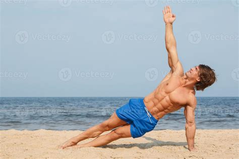 Muscular man during his workout on the beach 16114336 Stock Photo at ...