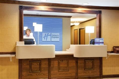 Holiday Inn Express Tuscola - UPDATED 2018 Prices & Hotel Reviews (IL ...