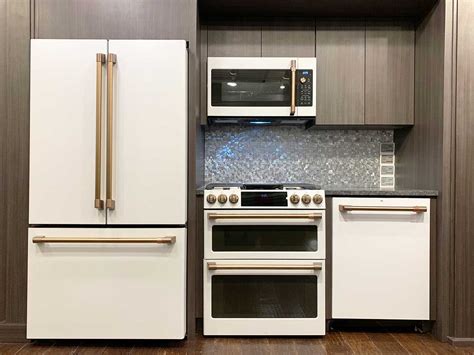 White Kitchen Appliances 2024 - Holly Laureen