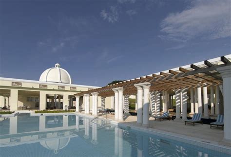 Grand Palladium Lady Hamilton Wedding - Modern Destination Weddings