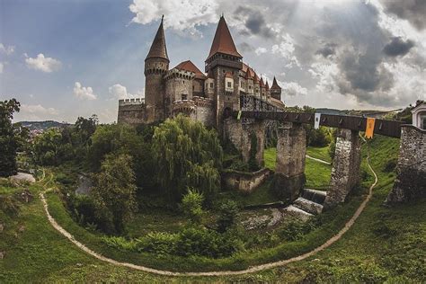 Thieves steal over EUR 37,000 from famous medieval castle in Romania ...