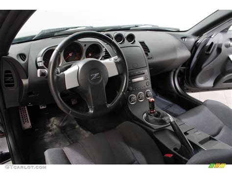 Carbon Black Interior 2004 Nissan 350Z Coupe Photo #69874159 | GTCarLot.com