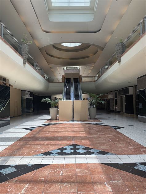 Metrocenter Mall in Phoenix a day after its 'closing permanently' announcement : deadmalls