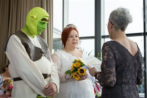 A Shrek Wedding : r/awwwtf