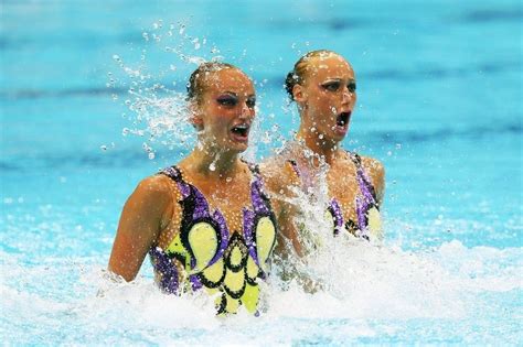 Synchronized Swimming Faces Are Terrifyingly Hilarious | Synchronized swimming, Swimming funny ...