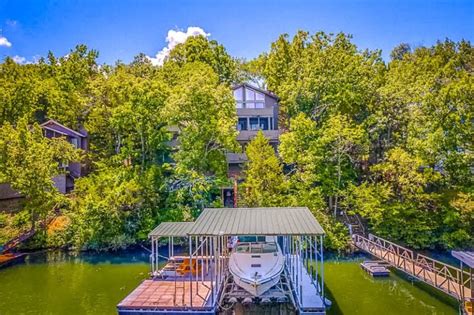 Best Airbnbs in Lake of the Ozarks: Lake Houses, Luxury Rentals + More