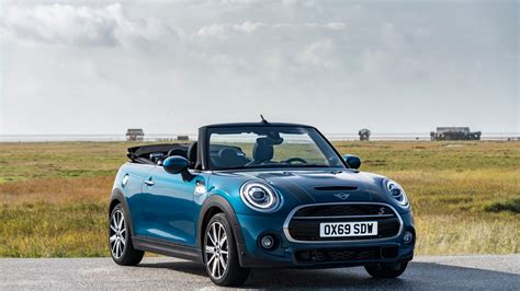 2021 Mini Cooper S convertible Sidewalk Edition offers brand's only manual transmission