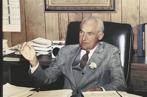 Sam Walton Biography and Net Worth, Who are His Family Members? - Networth Height Salary